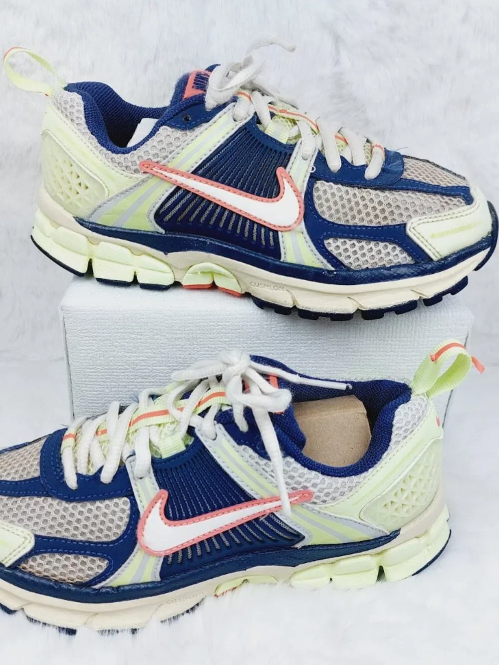 Nike Vomero 5 Girls Barely Volt Midnight Navy Pure Platinum White Sneakers Sz 2